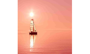 Idée de saison : embarquer des panneaux solaires sur un bateau